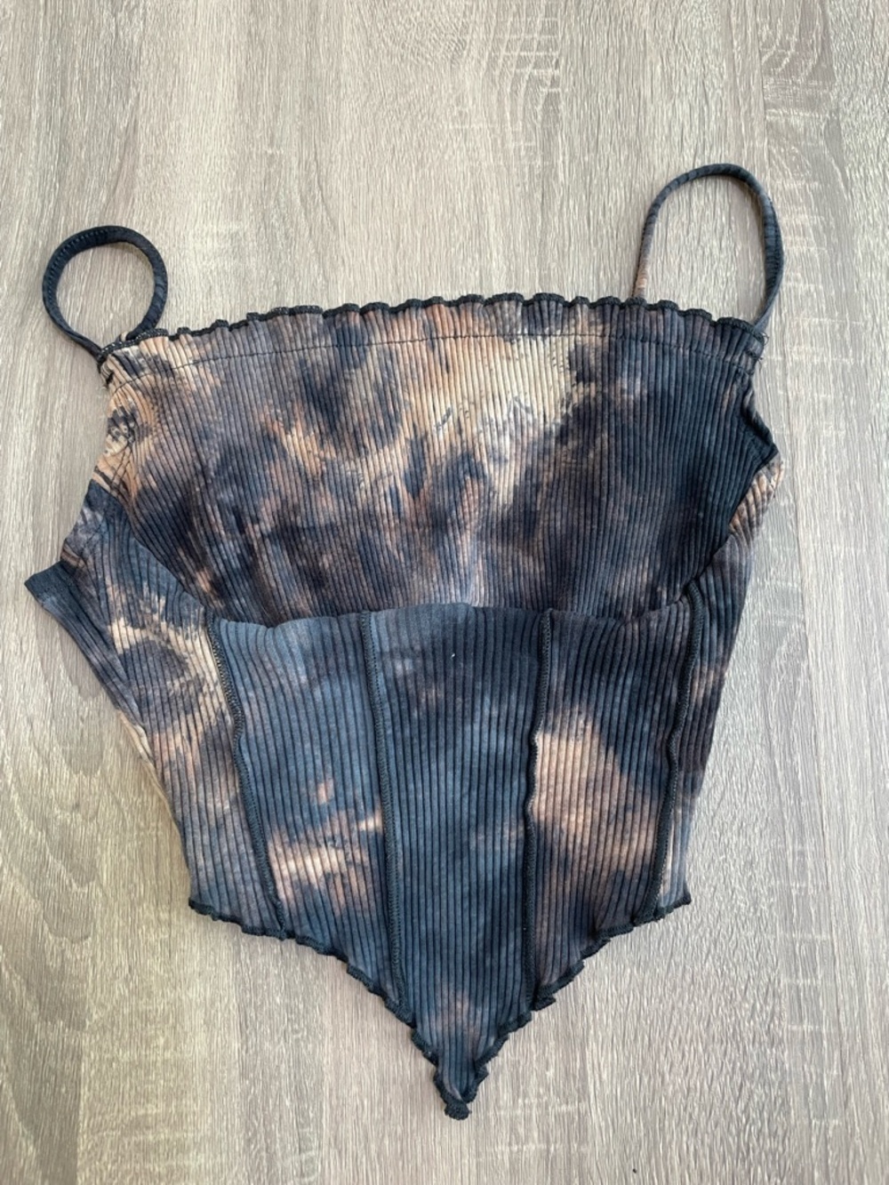 Tie-Dye Ribbed Pointed Hem Cami Crop Top- Black & Rust SHEIN. Size S